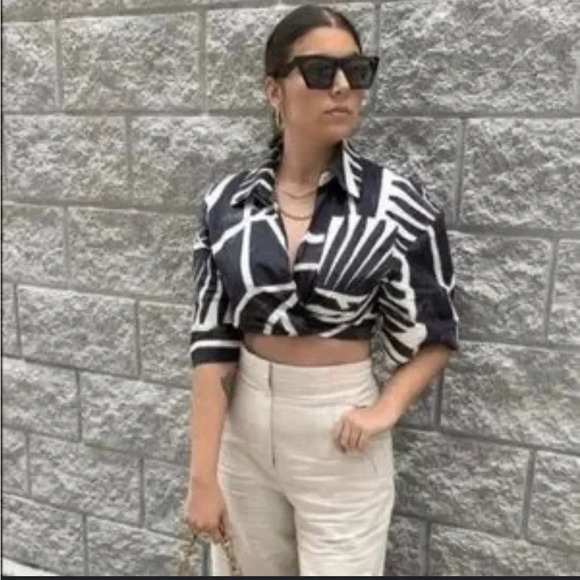 ZARA PRINTED CROPPED SHIRT BLOGGERS FAV BLACK / WHITE S Knot Front Collared - Picture 3 of 16